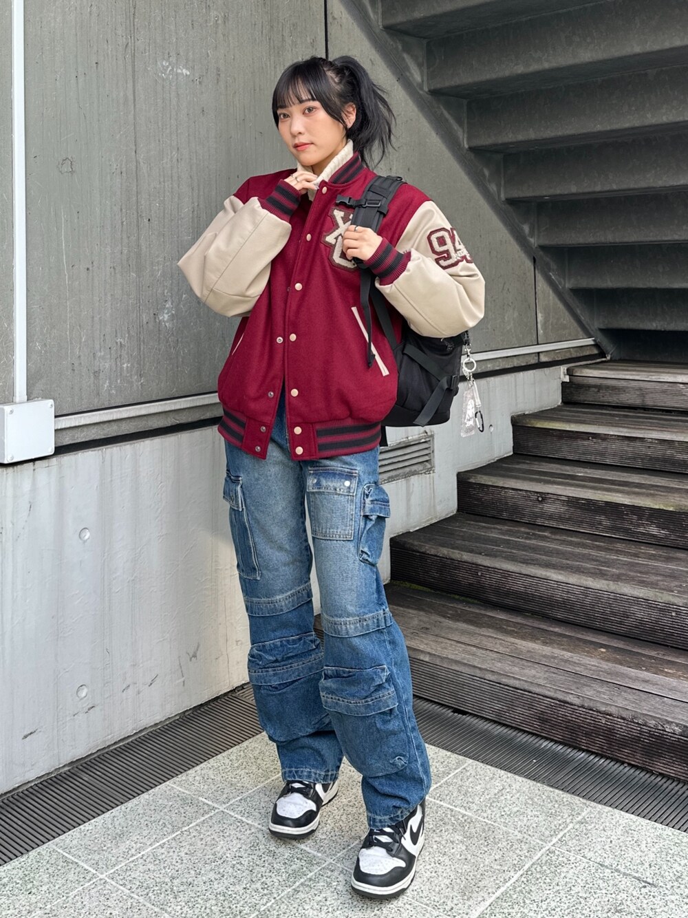 「ビッグシルエット、秋冬コーデ、秋服、パンツスタイル、大人カジュアル、デニム」｜「X-girlのTURTLENECK RIB KNIT TOP（ニット/セーター、ホワイト系）」を使った、amisaさん（レディース・159cm）の秋コーディネートの1枚目の写真