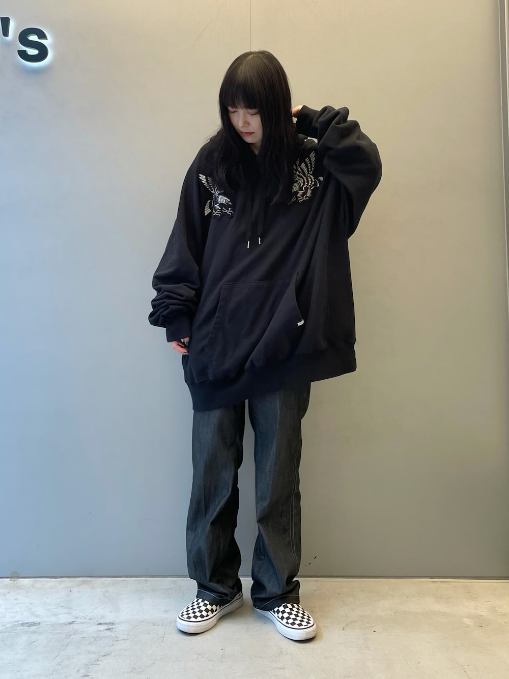 「WEB限定、秋コーデ、カジュアルコーデ、ファセッタズム、Lui's、ルイス(Lui's)、ルイス、お洒落さんとつながりたい、パーカースタイル、パーカー、パーカーコーデ、パーカーワンピース、パーカー女子」｜「FACETASMの【FACETASM Exclusive/ファセッタズム エクスクルーシブ】 Hoodie(フーディー)（パーカー、ブラック系）」を使った、Lilyeeさん（レディース・157cm）の秋コーディネートの1枚目の写真