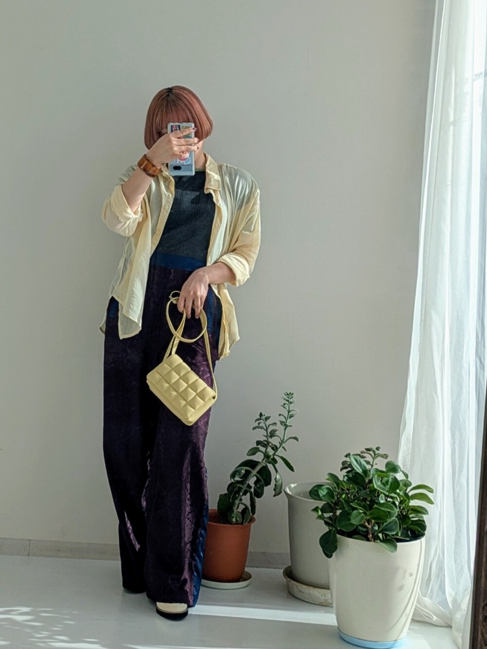 「レディースファッション、スタッフ、レギュラー、夏コーデ、モード、Soiunique、150cm台コーデ、20代、骨格ストレート、25夏イベントコーデ_レディース、大人ファッション、パンツスタイル、イエロー」｜「Soiuniqueのサイドライン総柄ジャガードストレートパンツ ［Soiunique］（その他パンツ、ブラウン系）」を使った、hiyoco21さん（レディース・155cm）の春コーディネートの1枚目の写真
