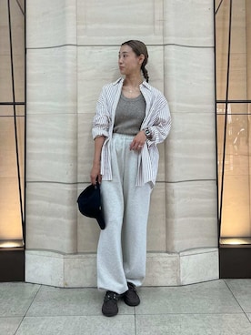 「アイテム（モカシン/デッキシューズ）」を使った、Mila Owenさん（レディース・158cm）の秋コーディネート