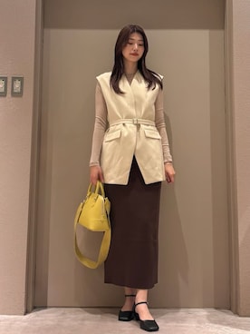 「Mila Owen（ミラオーウェン）の共ベルト付きオーバーサイズノーカラーベスト（その他アウター、ホワイト系）」を使った、Mila Owenさんの春コーディネート