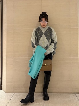 「アイテム（ストール/ショール）」を使った、Mila Owenさん（レディース・155cm）の冬コーディネート