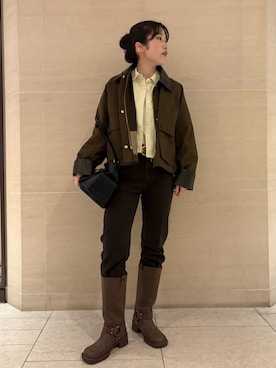 「アイテム（ミリタリージャケット）」を使った、Mila Owenさん（レディース・155cm）の秋コーディネート
