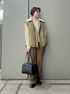 「アイテム（ダウンベスト）」を使った、Mila Owenさん（レディース・165cm）の秋コーディネート