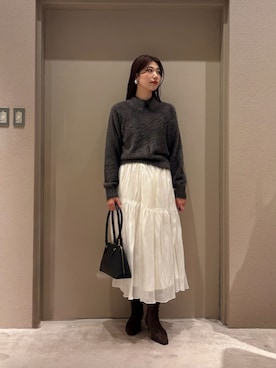 「アイテム（イヤリング）」を使った、Mila Owenさん（レディース・169cm）の秋コーディネート