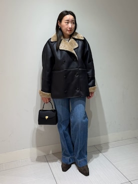 「アイテム（ムートンコート）」を使った、Mila Owenさん（レディース・155cm）の冬コーディネート