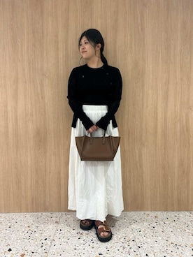 「アイテム（ニット/セーター）」を使った、Mila Owenさん（レディース・157cm）の夏コーディネート