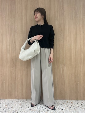 Mila Owenさんのコーディネート