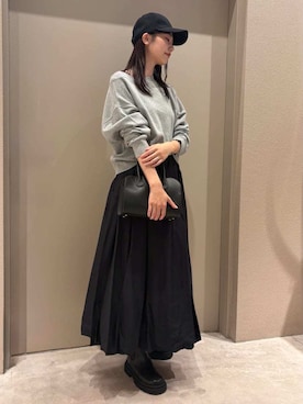 Mila Owenさん（レディース・169cm）の秋コーディネート