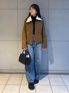 「アイテム（イヤリング）」を使った、Mila Owenさん（レディース・159cm）の秋コーディネート