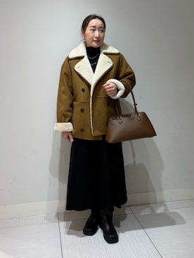 「アイテム（ムートンコート）」を使った、Mila Owenさん（レディース・155cm）の冬コーディネート