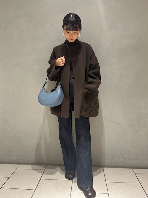 Mila OwenMila Owenさんのその他アウターを使ったコーディネート 