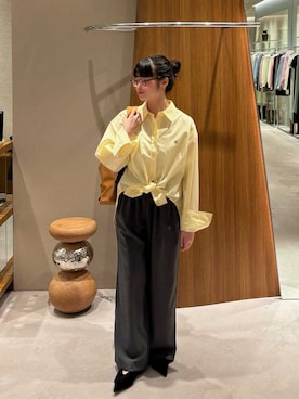 「Mila Owen（ミラオーウェン）の２タックウエストゴムワイドイージーパンツ（その他パンツ、グレー系）」を使った、Mila Owenさんの春コーディネート