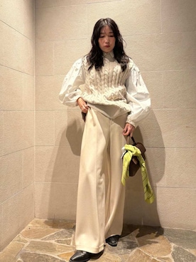 Mila Owenさんのコーディネート