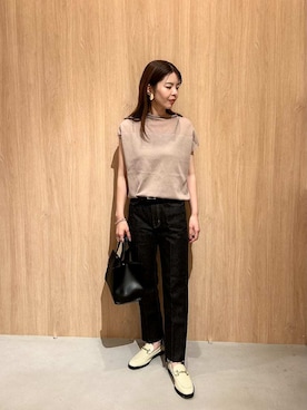 「アイテム（ローファー、ホワイト系）」を使った、Mila Owenさん（レディース・157cm）の夏コーディネート
