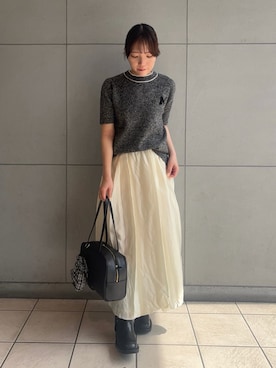 「アイテム（チャーム）」を使った、Mila Owenさん（レディース・159cm）の秋コーディネート