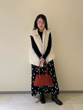 「アイテム（ダウンベスト）」を使った、Mila Owenさん（レディース・155cm）の秋コーディネート
