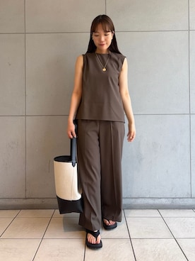 「アイテム（イヤーカフ）」を使った、Mila Owenさん（レディース・159cm）の夏コーディネート