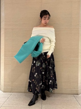 「アイテム（ブレスレット）」を使った、Mila Owenさん（レディース・155cm）の秋コーディネート