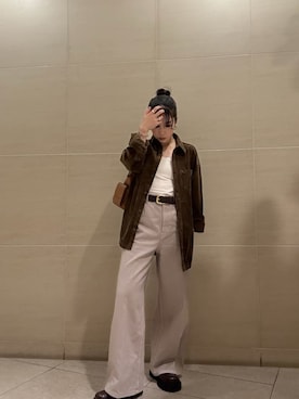 「アイテム（チューブトップ）」を使った、Mila Owenさん（レディース・155cm）の秋コーディネート