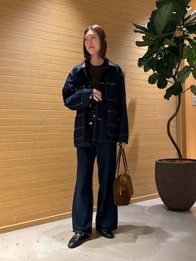 「アイテム（バッグ）」を使った、Mila Owenさん（レディース・175cm）の秋コーディネート