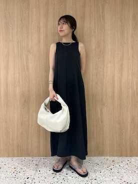 「アイテム（チューブトップ）」を使った、Mila Owenさん（レディース・161cm）の夏コーディネート