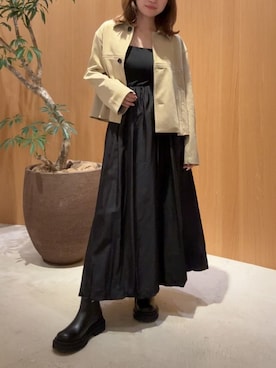 「アイテム（チューブトップ）」を使った、Mila Owenさん（レディース・155cm）の秋コーディネート