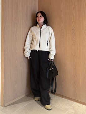 「アイテム（モカシン/デッキシューズ）」を使った、Mila Owenさん（レディース・163cm）の秋コーディネート