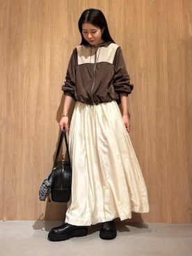 「アイテム（チャーム）」を使った、Mila Owenさん（レディース・154cm）の秋コーディネート