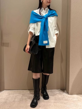 「アイテム（ステンカラーコート）」を使った、Mila Owenさん（レディース・169cm）の秋コーディネート