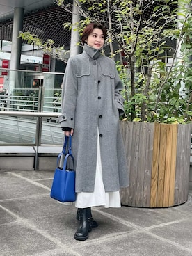 「アイテム（ステンカラーコート）」を使った、Mila Owenさん（レディース・165cm）の秋コーディネート
