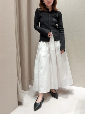 「アイテム（イヤリング）」を使った、Mila Owenさん（レディース・155cm）の秋コーディネート