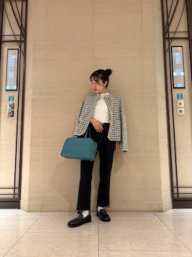 「アイテム（ノーカラージャケット）」を使った、Mila Owenさん（レディース・155cm）の秋コーディネート