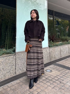 「アイテム（ショルダーバッグ、イエロー系）」を使った、Mila Owenさん（レディース・163cm）の冬コーディネート