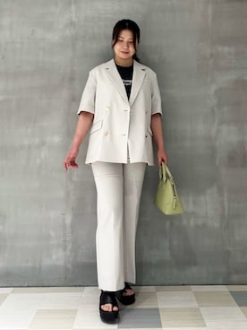 「スリット」｜Mila Owenさん（レディース・165cm）の春コーディネート