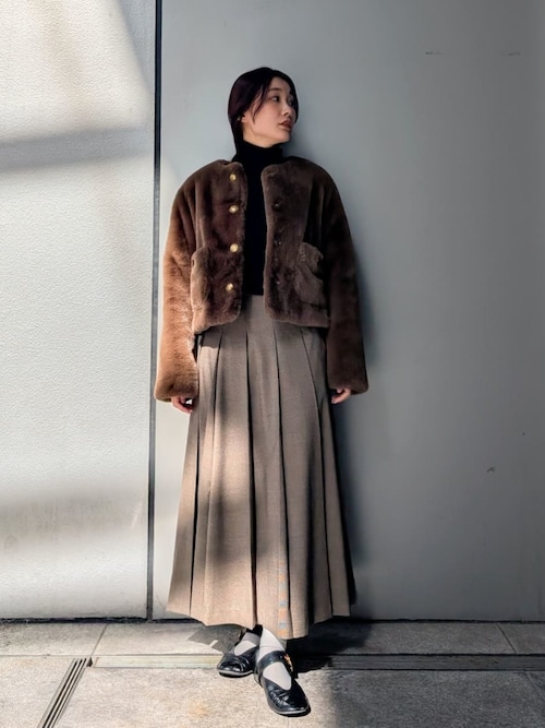 金釦クロップドファージャケット（ノーカラージャケット）｜Mila Owen