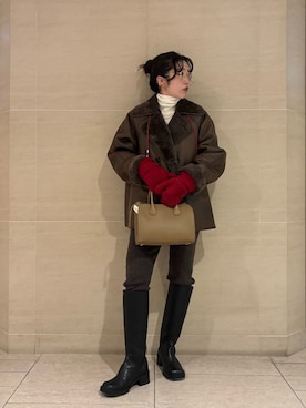 「アイテム（ムートンコート）」を使った、Mila Owenさん（レディース・155cm）の冬コーディネート