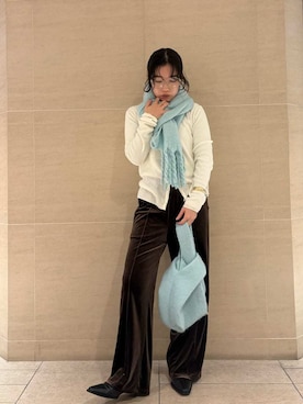 「アイテム（ブレスレット）」を使った、Mila Owenさん（レディース・155cm）の冬コーディネート