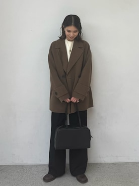「アイテム（ピーコート）」を使った、Mila Owenさん（レディース・165cm）の秋コーディネート
