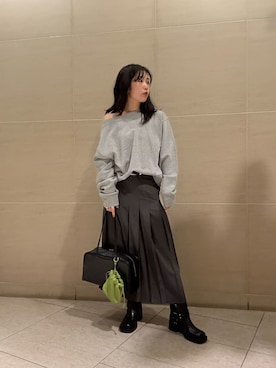 「アイテム（チャーム）」を使った、Mila Owenさん（レディース・155cm）の秋コーディネート