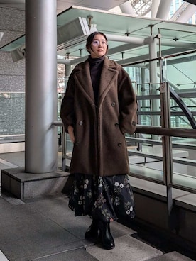 「アイテム（ステンカラーコート）」を使った、Mila Owenさん（レディース・156cm）の秋コーディネート