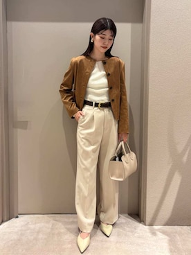 「アイテム（イヤリング）」を使った、Mila Owenさん（レディース・169cm）の秋コーディネート