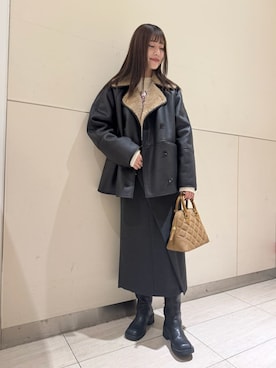 「アイテム（ムートンコート）」を使った、Mila Owenさん（レディース・163cm）の冬コーディネート