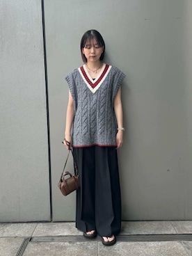 「アイテム（チューブトップ）」を使った、Mila Owenさん（レディース・153cm）の秋コーディネート