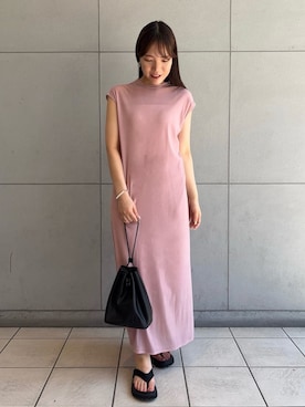 「アイテム（イヤリング）」を使った、Mila Owenさん（レディース・159cm）の夏コーディネート