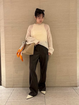 「アイテム（チューブトップ）」を使った、Mila Owenさん（レディース・155cm）の秋コーディネート
