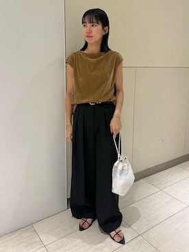 「アイテム（ベルト、ゴールド系）」を使った、Mila Owenさん（レディース・156cm）の夏コーディネート