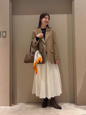 「アイテム（バンダナ/スカーフ）」を使った、Mila Owenさん（レディース・169cm）の秋コーディネート