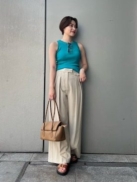 「アイテム（シューズ、イエロー系）」を使った、Mila Owenさん（レディース・165cm）の夏コーディネート