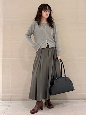 「アイテム（ブーツ、レッド系）」を使った、Mila Owenさん（レディース・155cm）の秋コーディネート